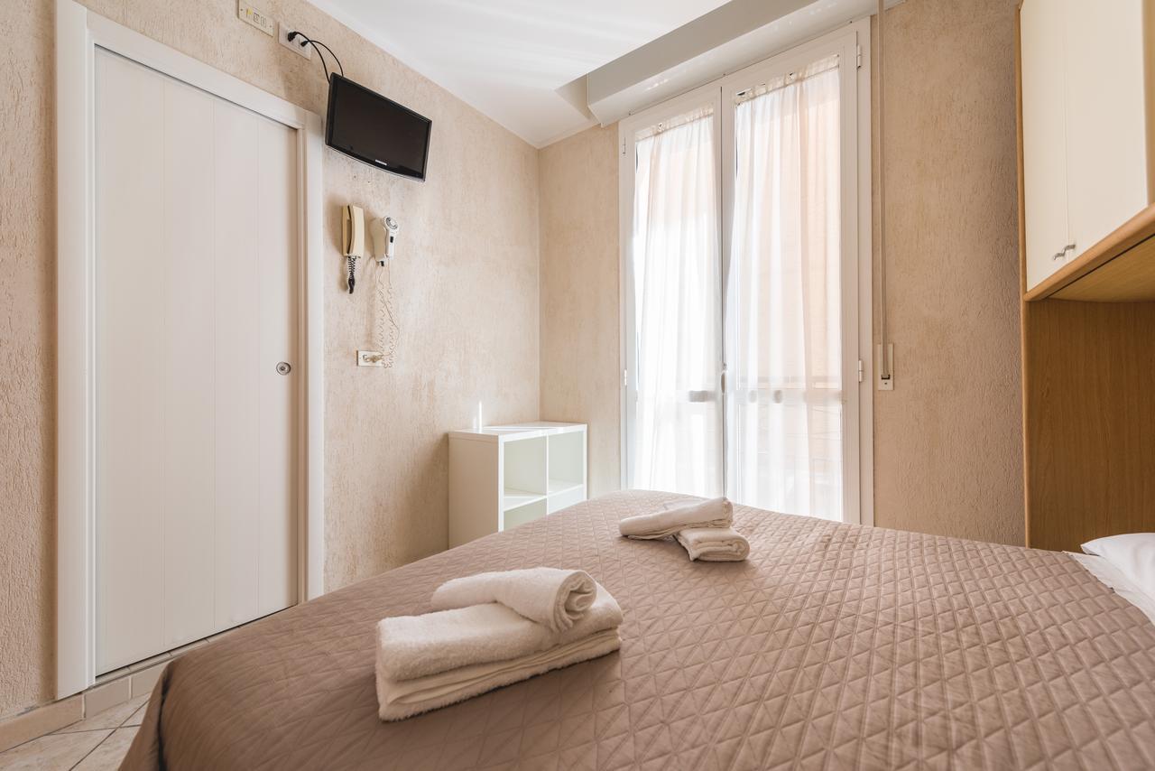Hotel Romina Rimini Extérieur photo